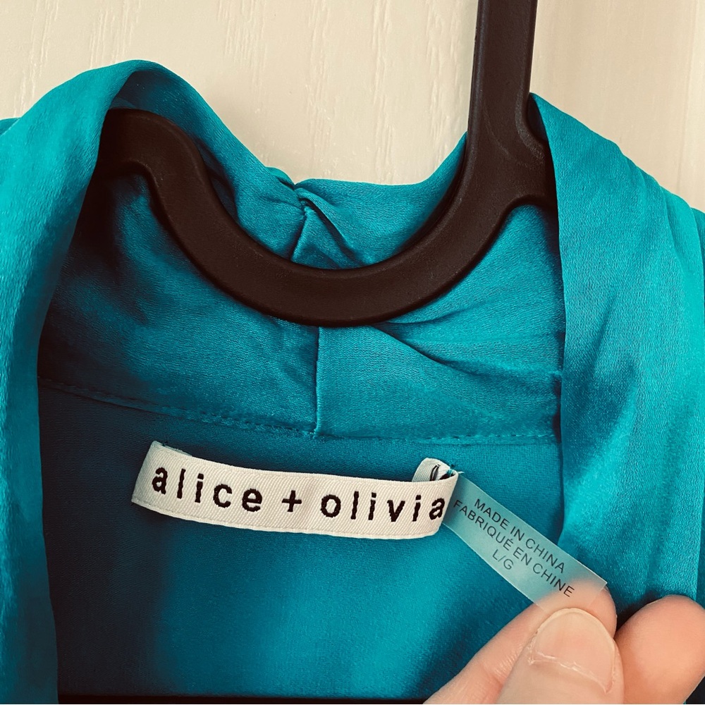 $295 Alice + Olivia Meredith Teal Silk Tie Neck Bell Sleeve Blouse Top Size L - Picture 11 of 12
